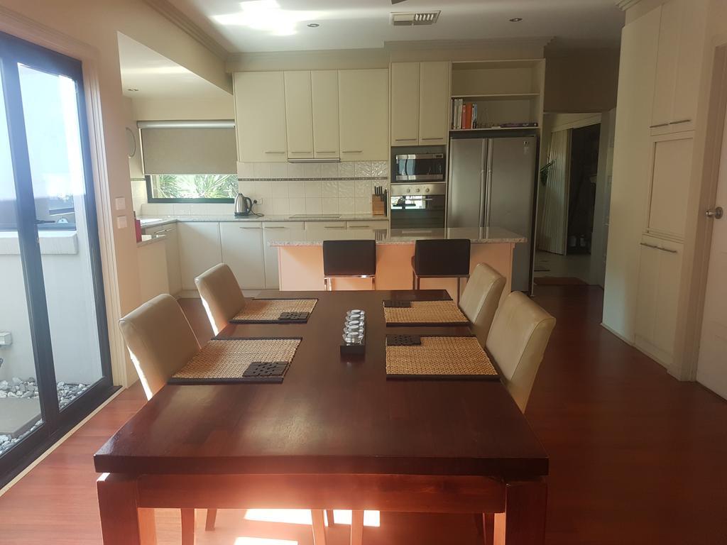 Apartment About Time Retreats- Seven