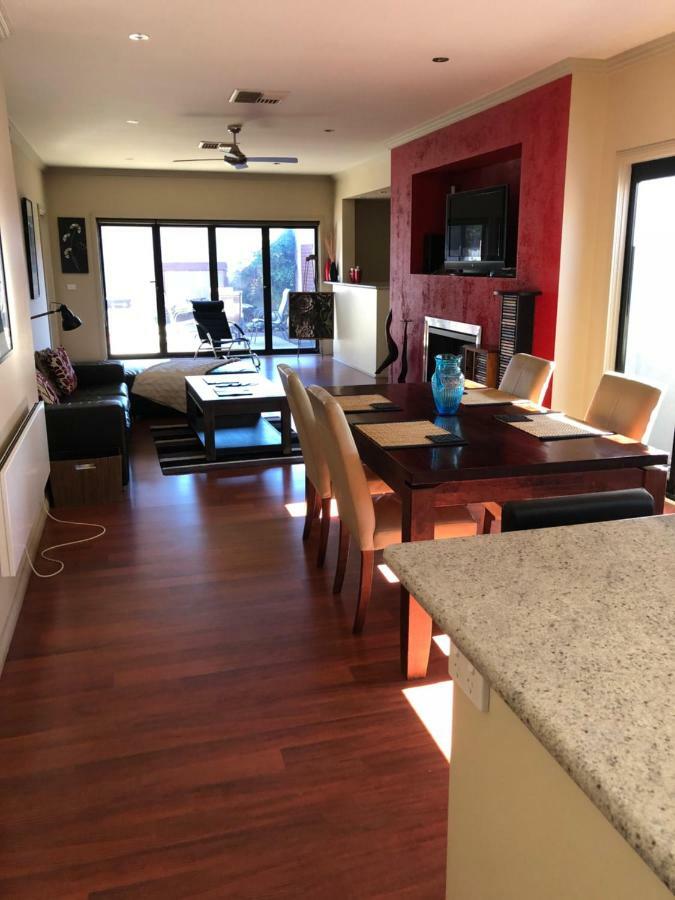 About Time Retreats- Seven Apartment Mansfield