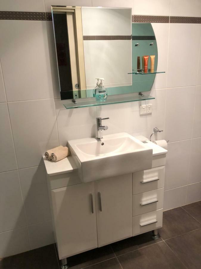 Apartment About Time Retreats- Seven Mansfield